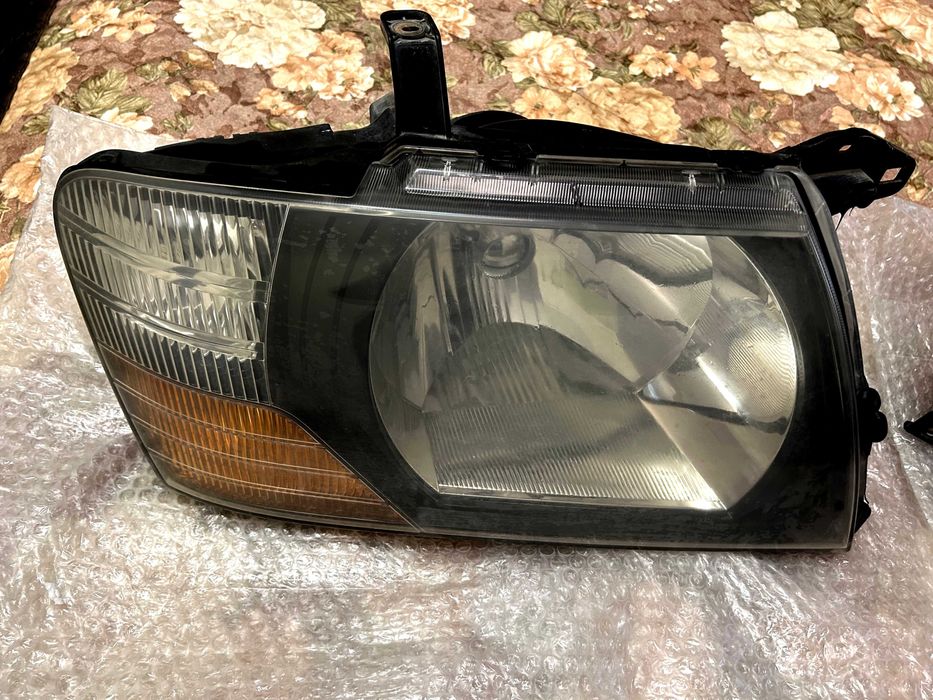 Фары на MITSUBISHI Pajero 3  в б/у !!!