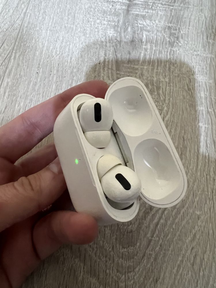 Apple airpods pro - va rog cititi anuntul