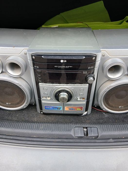 Combina muzicala LG la un preț foarte avantajos