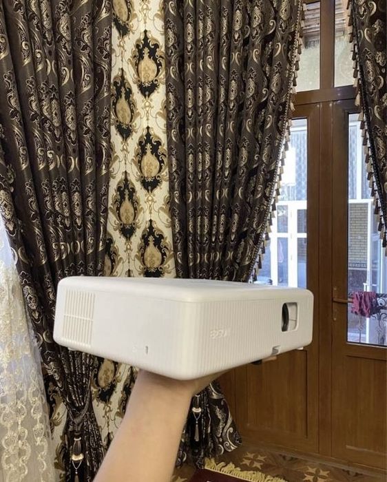 Срочно проектор EPSON сотилади