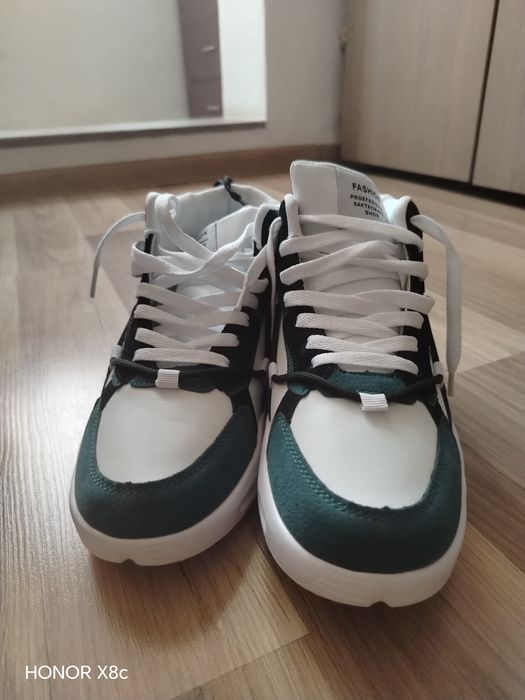 Vând papuci tenis mărimea 40