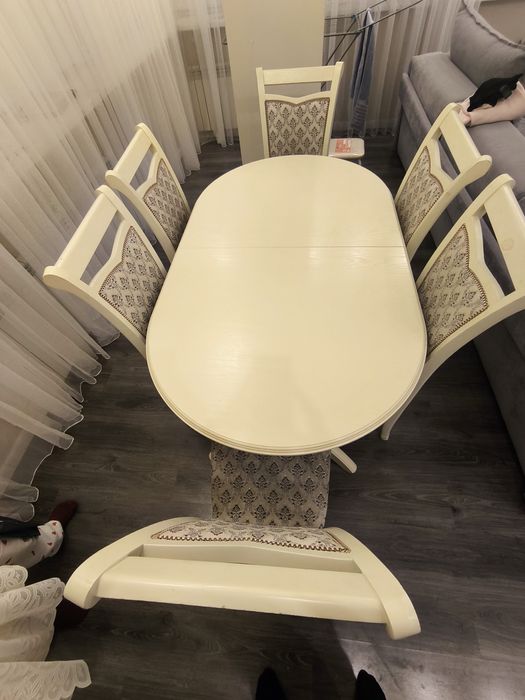 Стол и 6 стульев