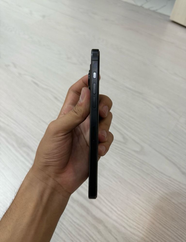 15 pro max zor xolatta karopka bor 256 e sim qora rang srochna