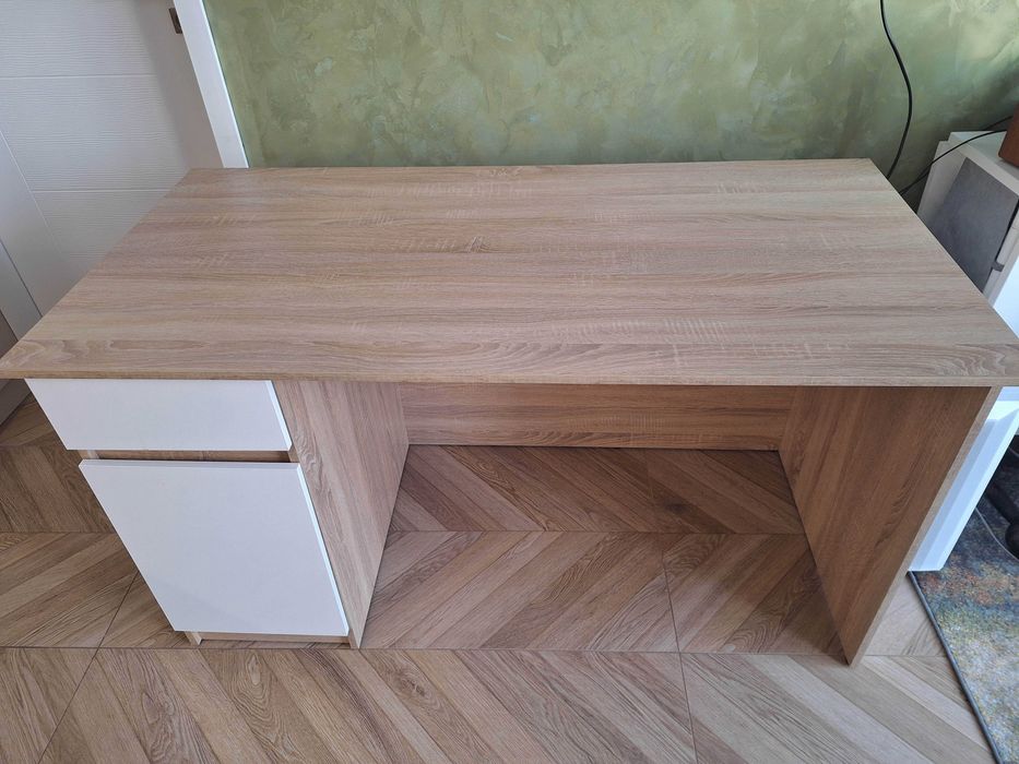 Дървено бюро за ученик или работа