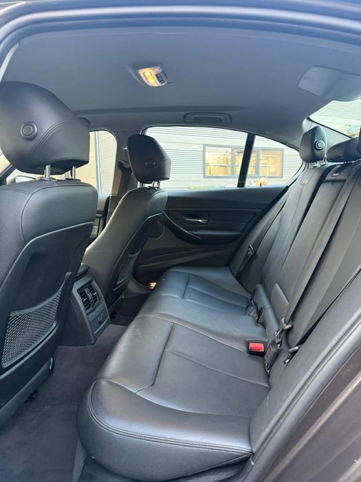 Proprietar Bmw seria 3 06/2014 Km 189.000 model Luxury impecabil