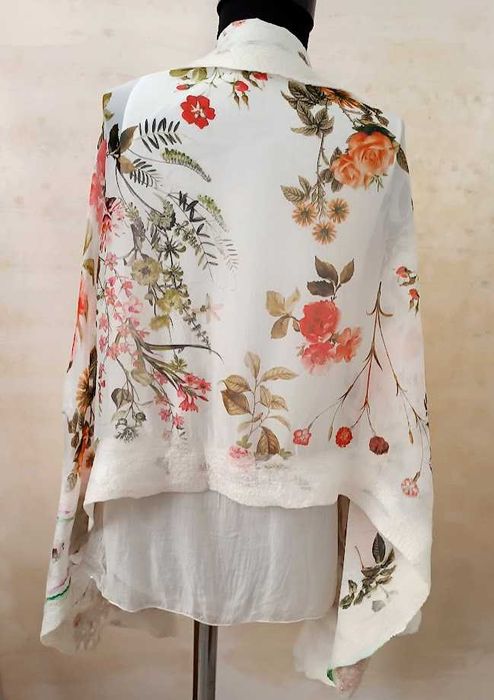 Филцов шал , ръчно изработен чрез мокро плъстене от вълна и коприна