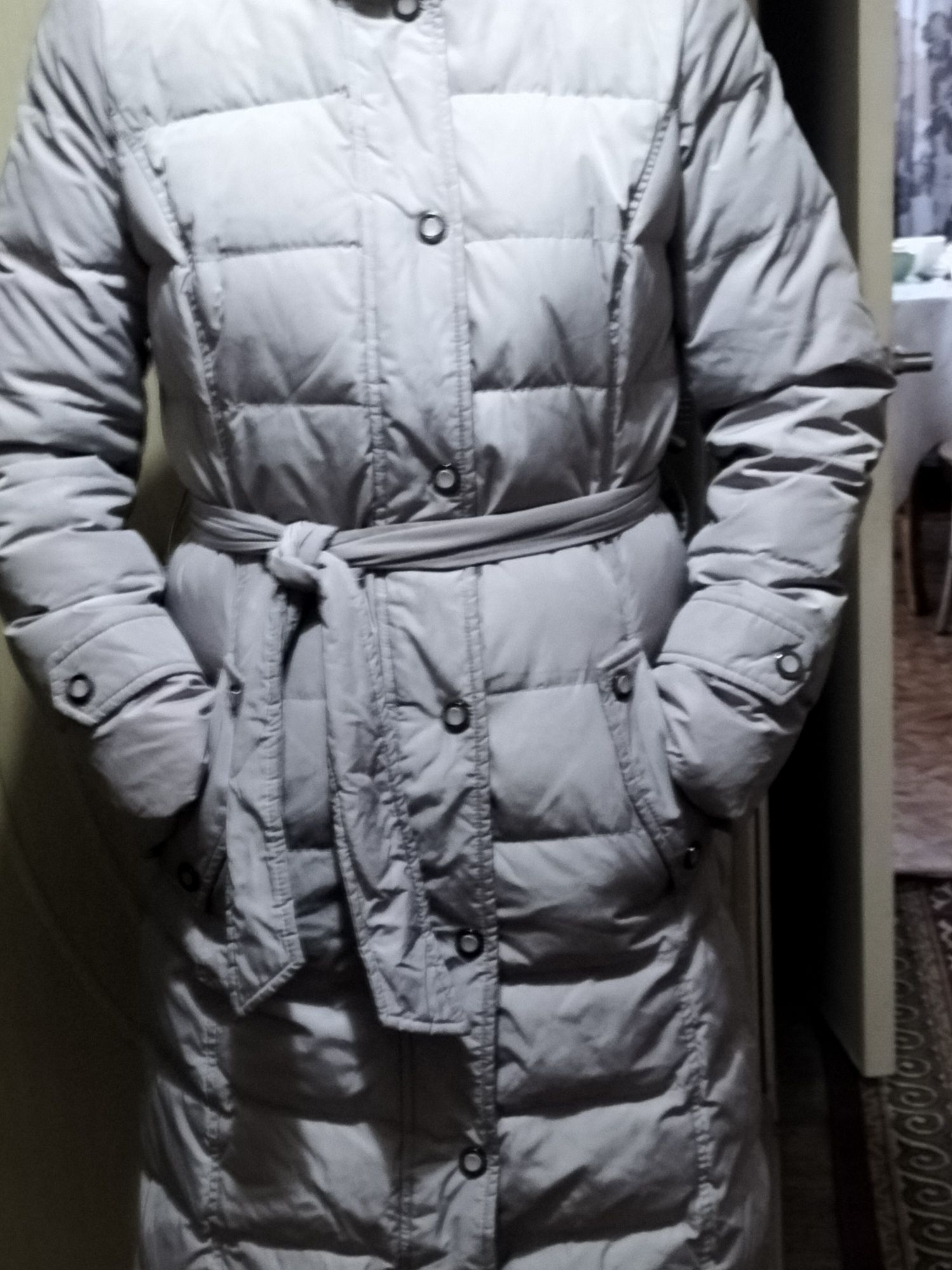 Срочно продаю женскую куртку зимнию
