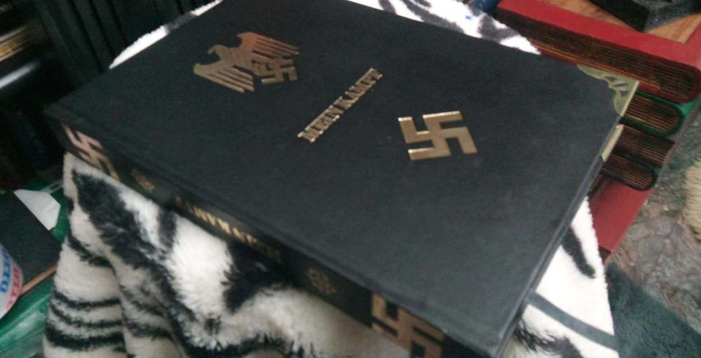 MEIN KAMPF -Adolf Hitler"in ETUI_ 2vol ,leg de lux,necenzurata