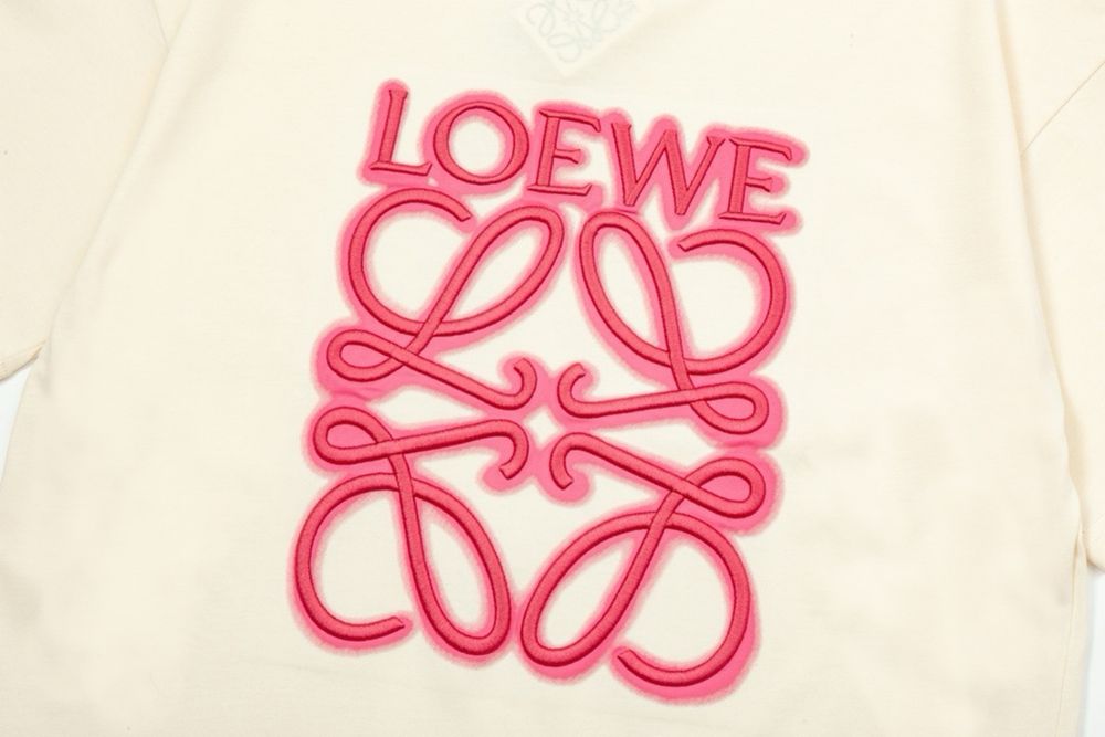 Чисто нова тениска LOEWE