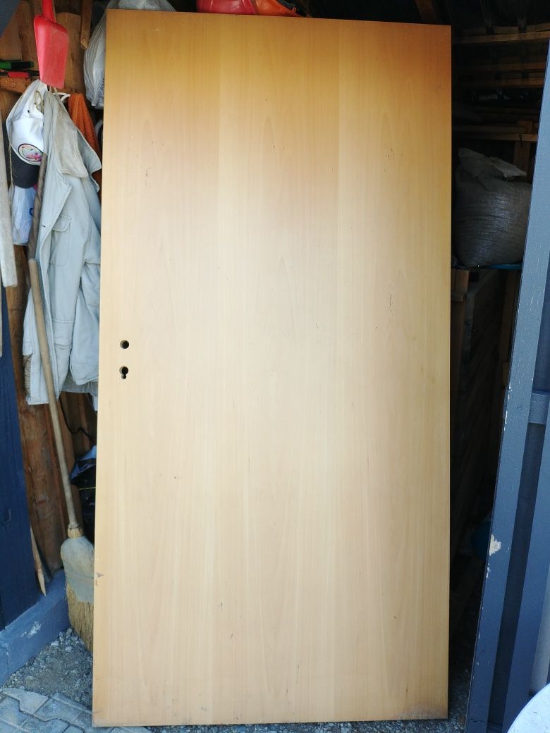 Ușa de lemn pentru interior