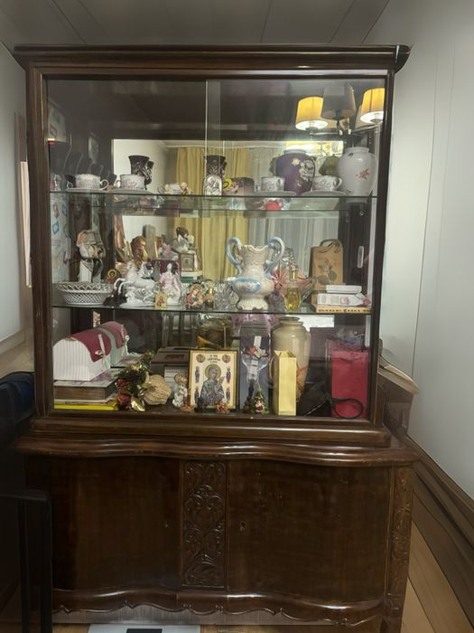 Mobila rustica din lemn (servanta si vitrina)