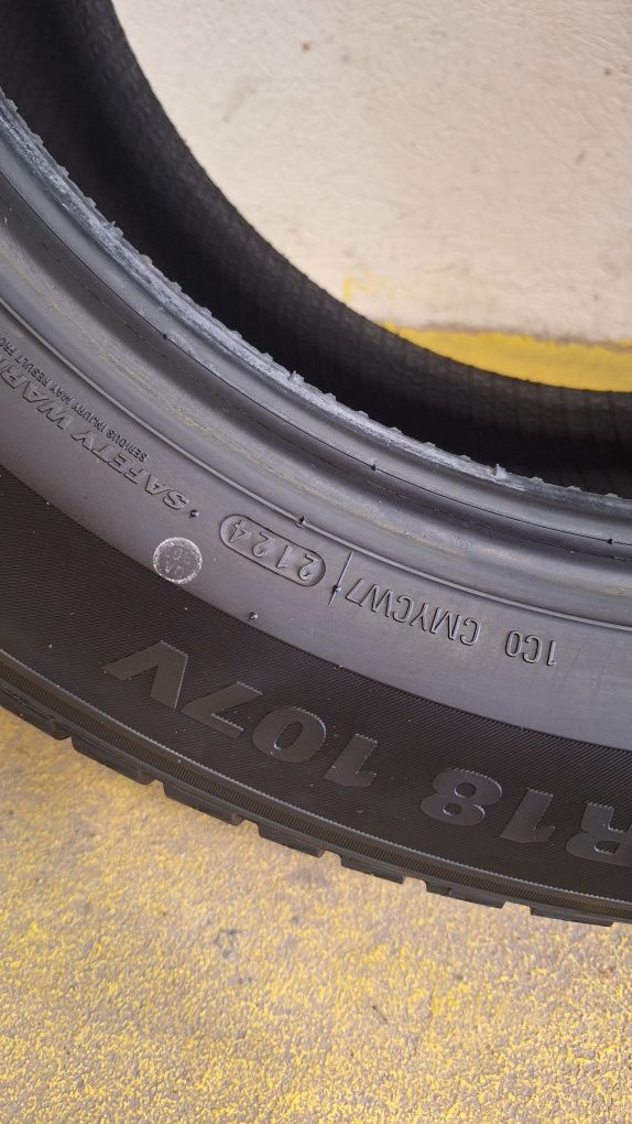 235 60 18 Kumho winter craft wp52