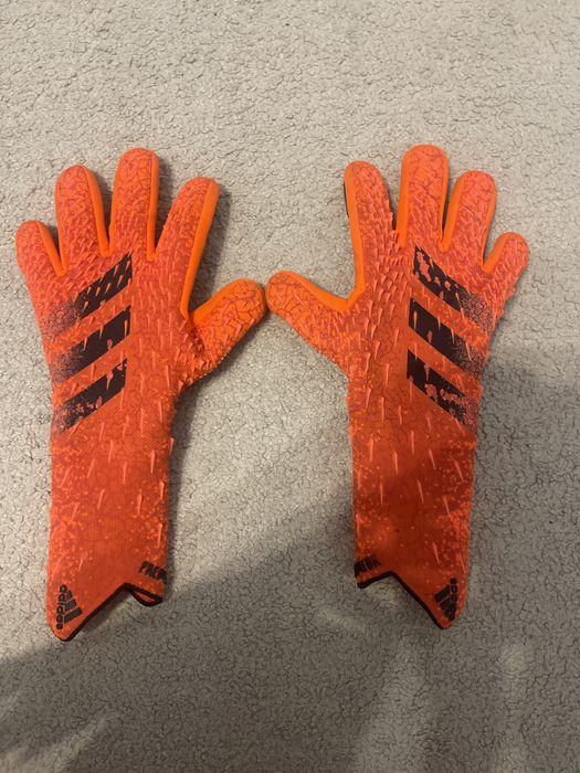 Manusi de fotbal Adidas Predator rosii/negru editie limitata!!
