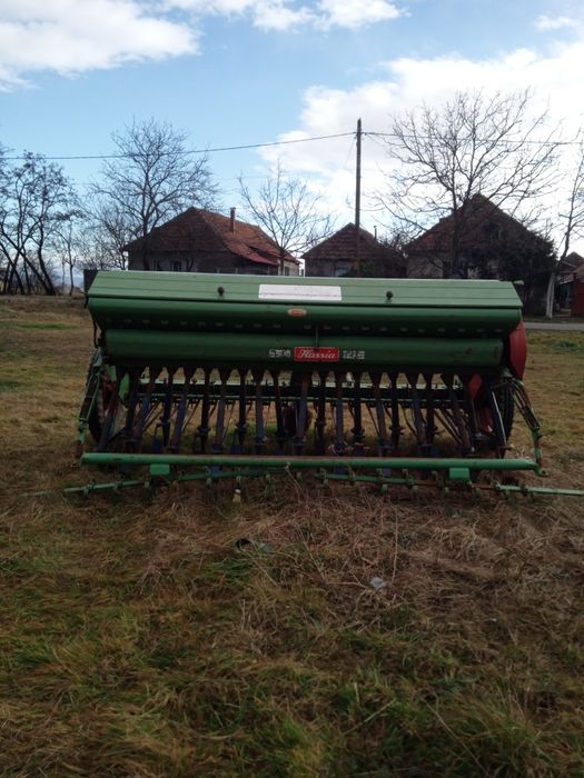 Vând semănătoare hasia în stare bună