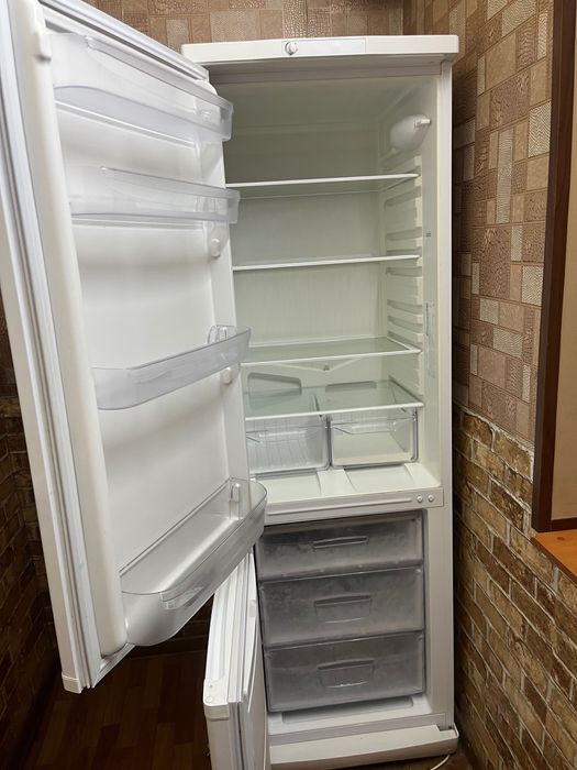 Двухкамерный холодильник Indesit