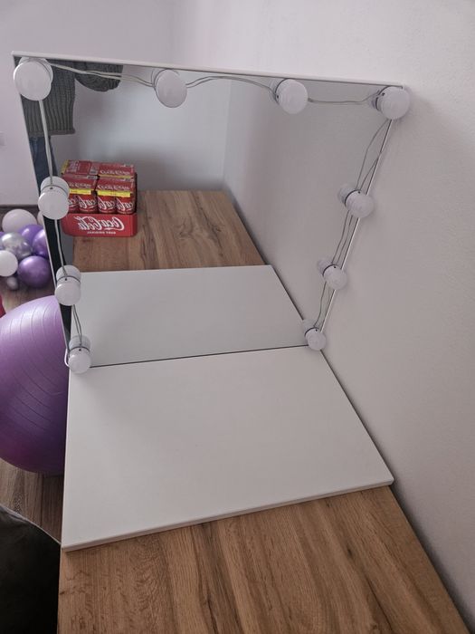 Oglindă tip Hollywood cu lumini LED – ideală pentru machiaj și styling