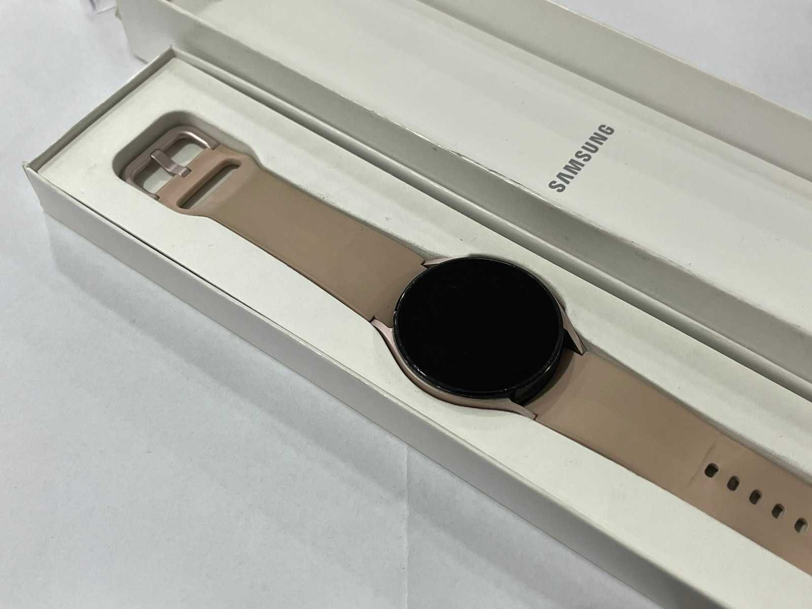 2 броя Smart Watch Samsung Galaxy Watch 4