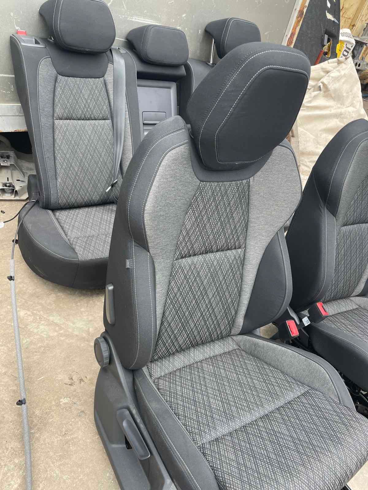 Седалки салон с подгрев от Skoda Karoq 1.5 TSI двигател DXDB, 150 кс.