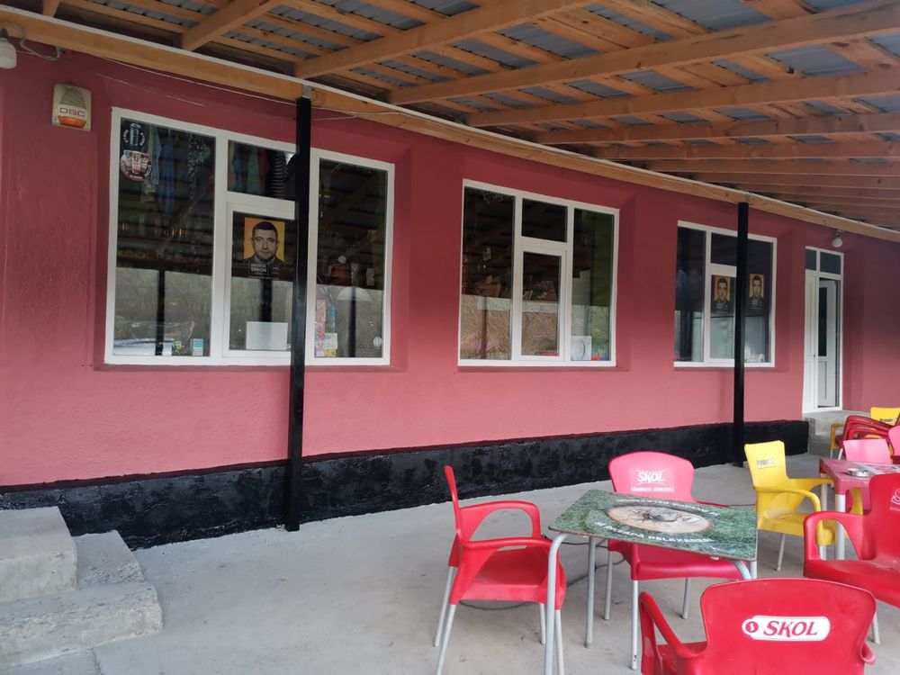 Vând spatiu comercial (magazin alimentar +bar)