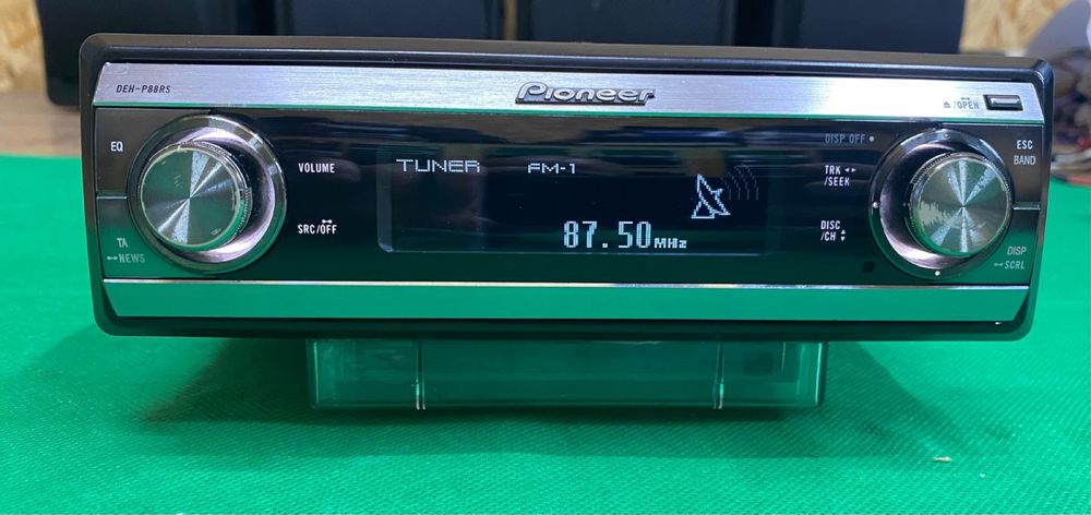 CD player auto Pioneer DEH P 88 RS Top sunet
