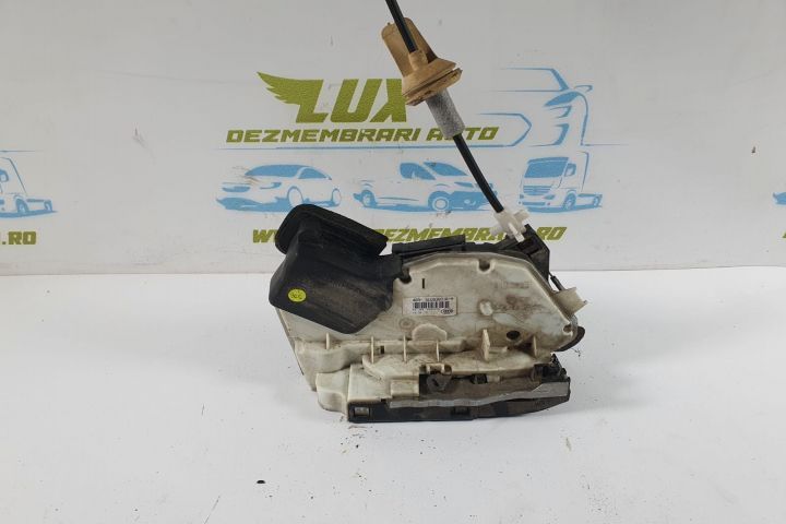 Broasca incuietoare usa dreapta spate 5e0839016-a 5e0839016a Volkswagen VW Passat B8 seria