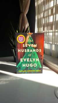 The Seven Husbands Of Evelyn Hugo - Taylor Jenkins Reid