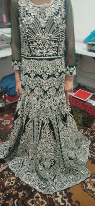 Сари сотилади жуда чиройли