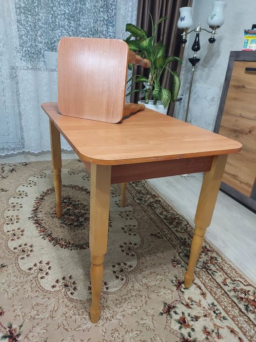 Продам обеденный стол