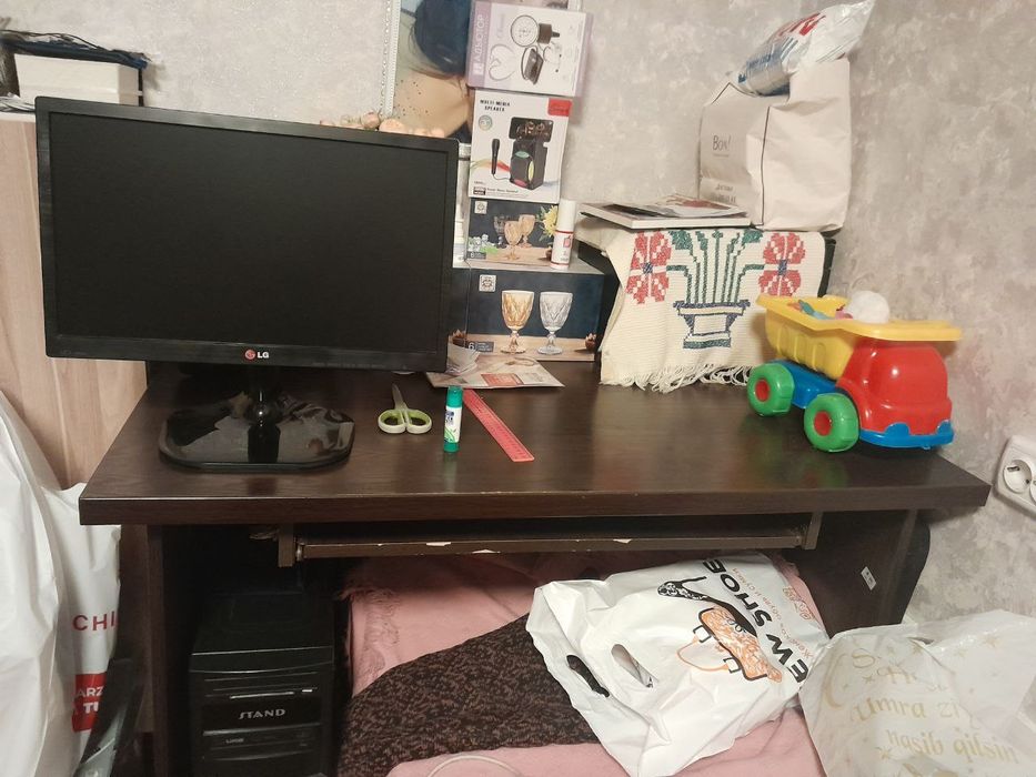 Компьютер сотилади стол