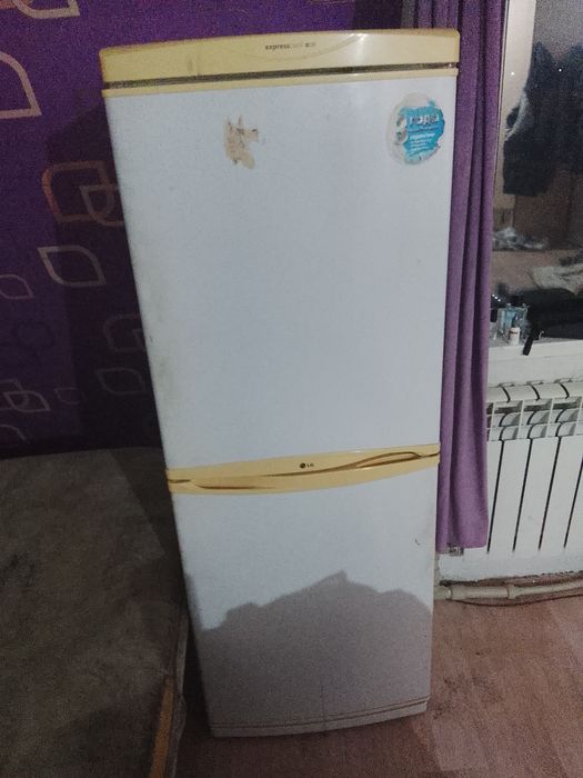 Холодильник в рабочем состояние