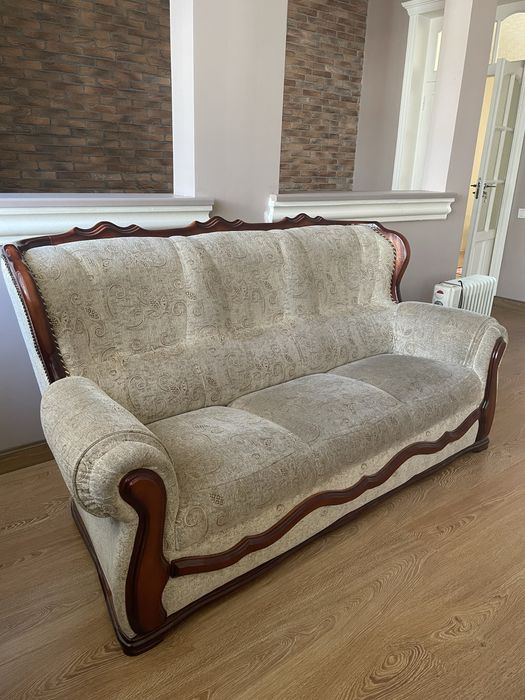 Диван с двумя креслами