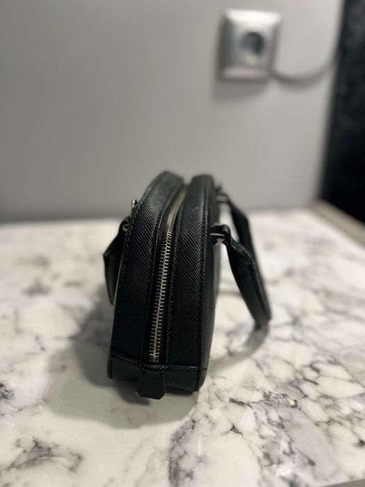 Черна чанта GUESS