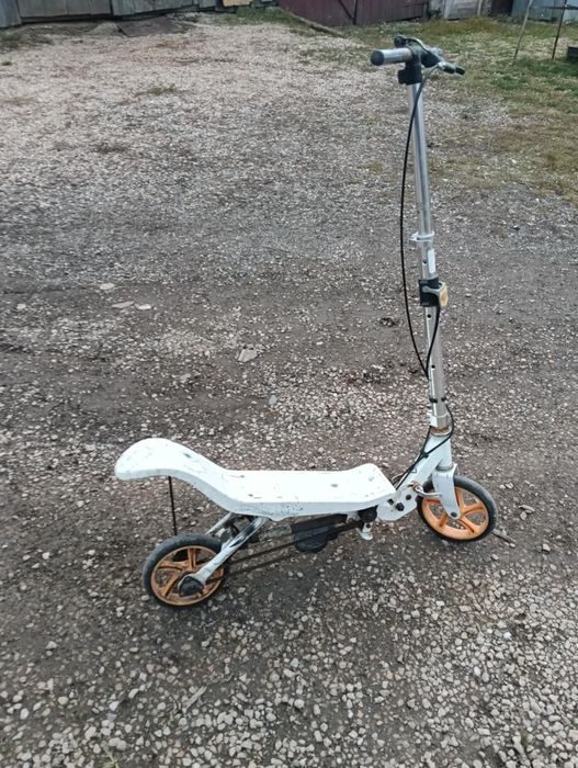 Vând trotineta cu lanț