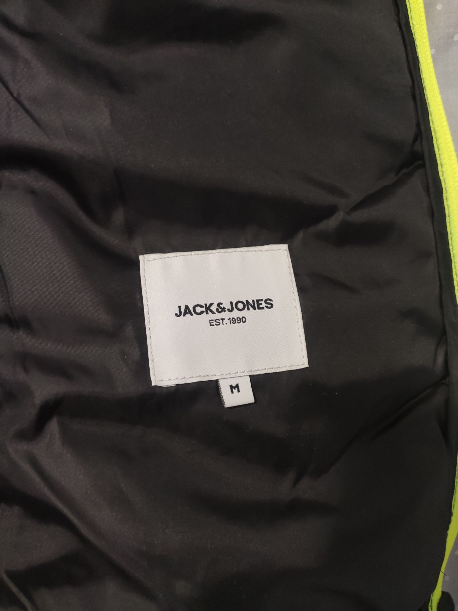 Vesta Jack & Jones