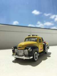 Macheta Chevrolet 3100 anii 1950 scara 1:72