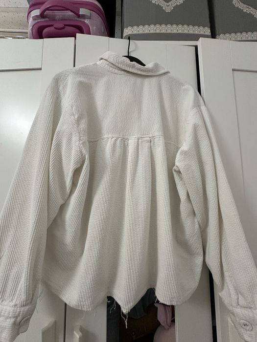 PULL & BEAR M размер- дамска плюшена бяла риза