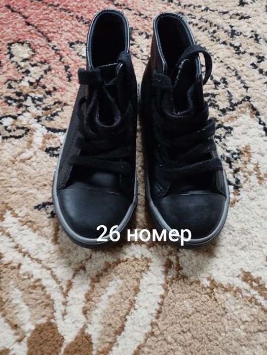 Боти за момче 26,29 и 30 номер