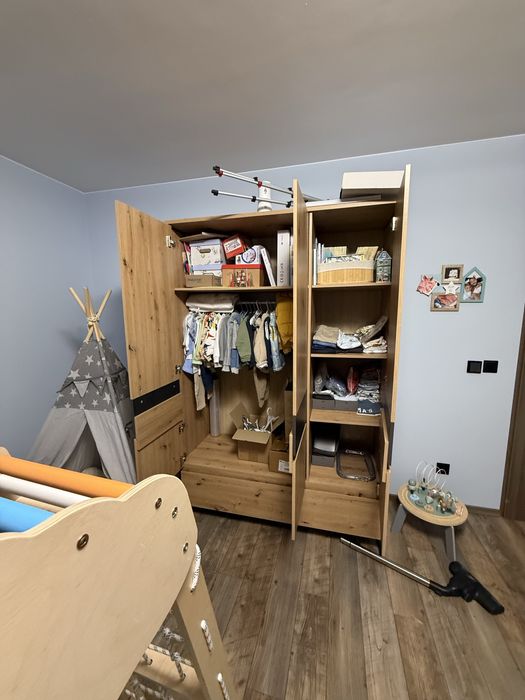 Трикрилен гардероб