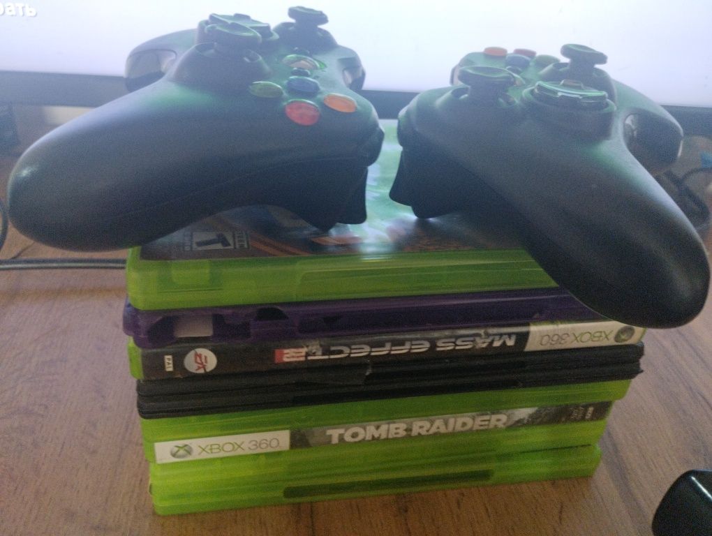 Xbox 360 модель E в хорошем качестве