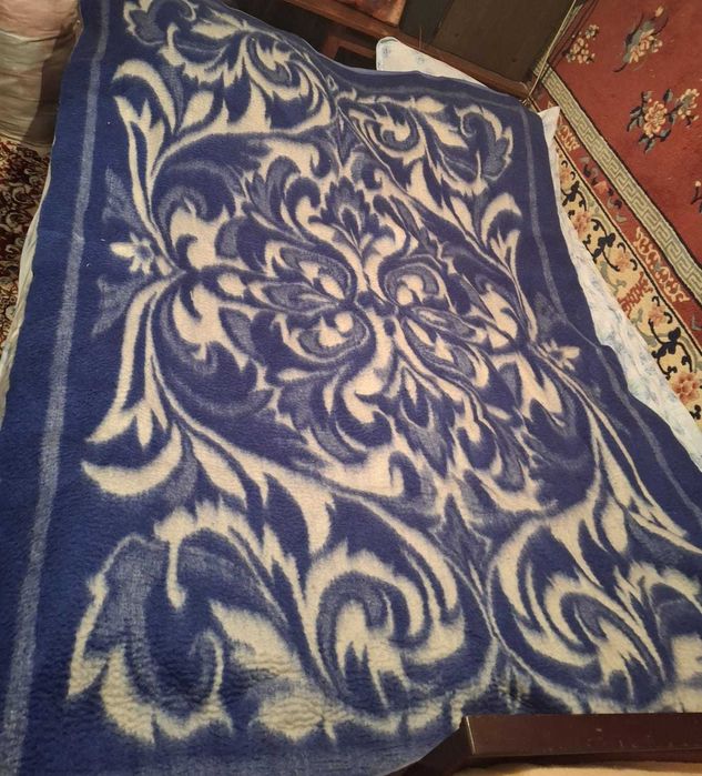 Продается шерстяное жекардовое одеяло.