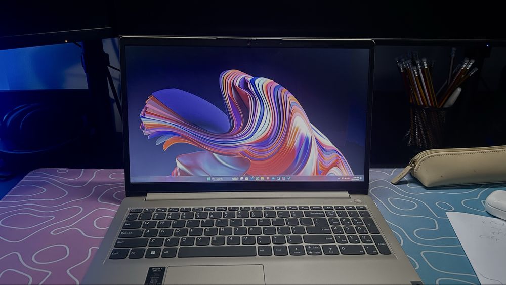 Lenovo Ryzen 5 5500U, 12GB RAM, 512 SSD, folosit putin