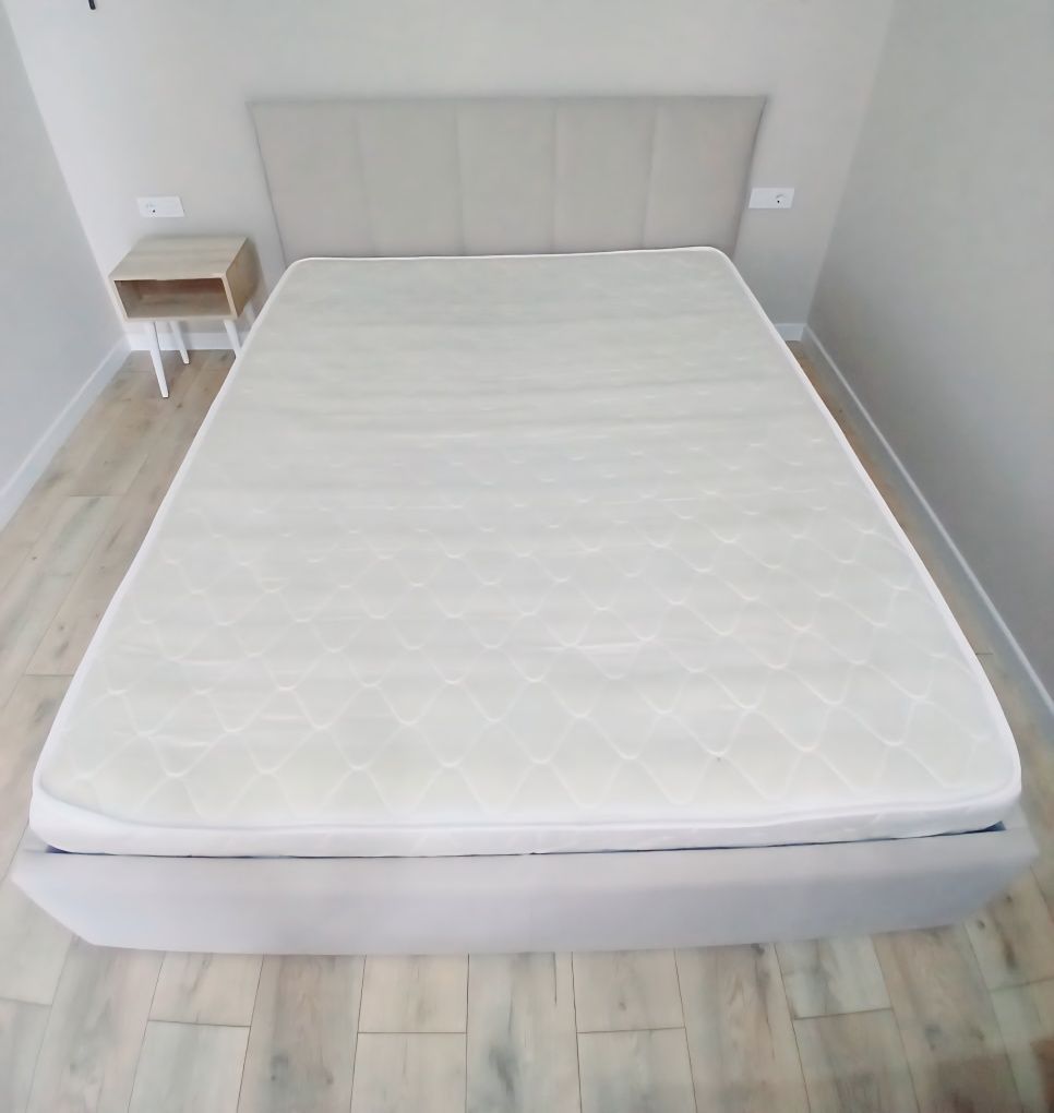 Продам матрас 1.6 на 2