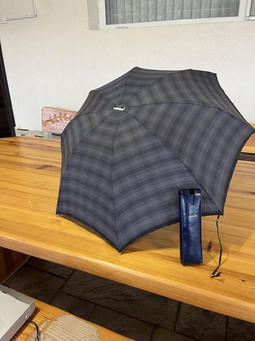 Чадър KOBOLD с твърд калъф – качествен и стилен