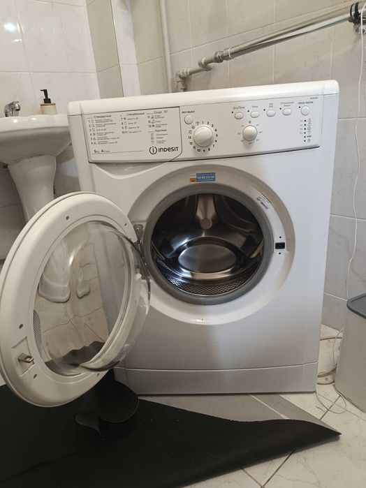 Продам б/у стиральную машину