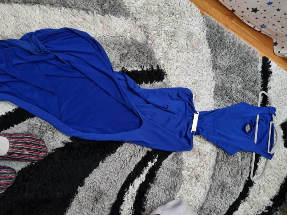 Всички рокли са с различна цена