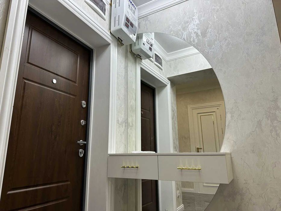 Oybek metro srochno 3 xonalik kvartira 102kv yangi remontdan chiqqan