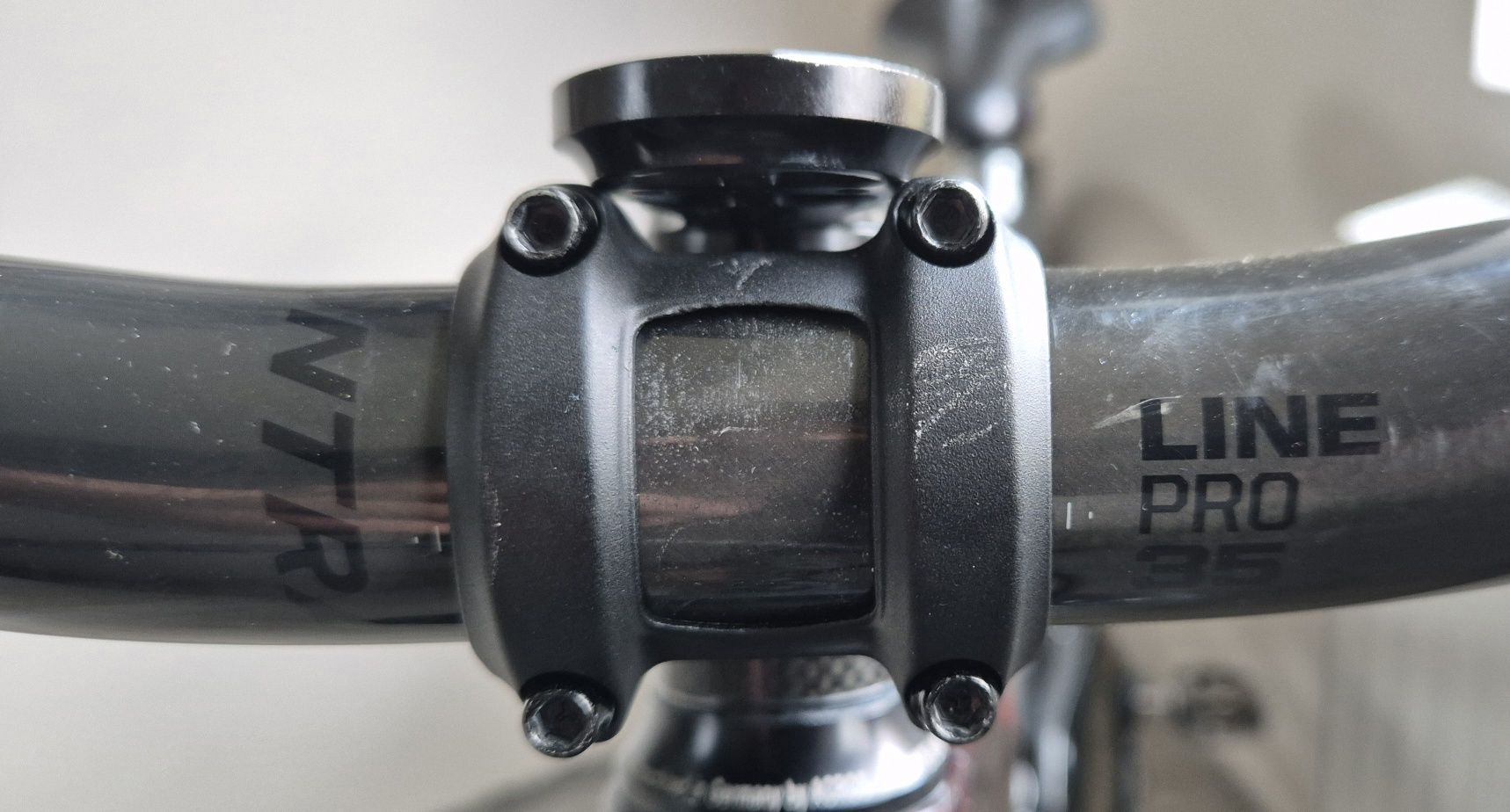 Ghidon Carbon Bontrager ProLine 35, 820mm latime