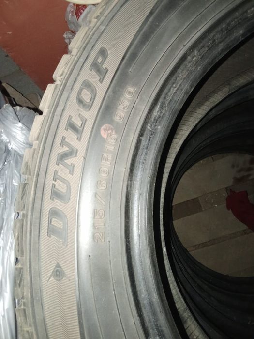 Продается зимние шины DUNLOP 215/60 R16 почти новые