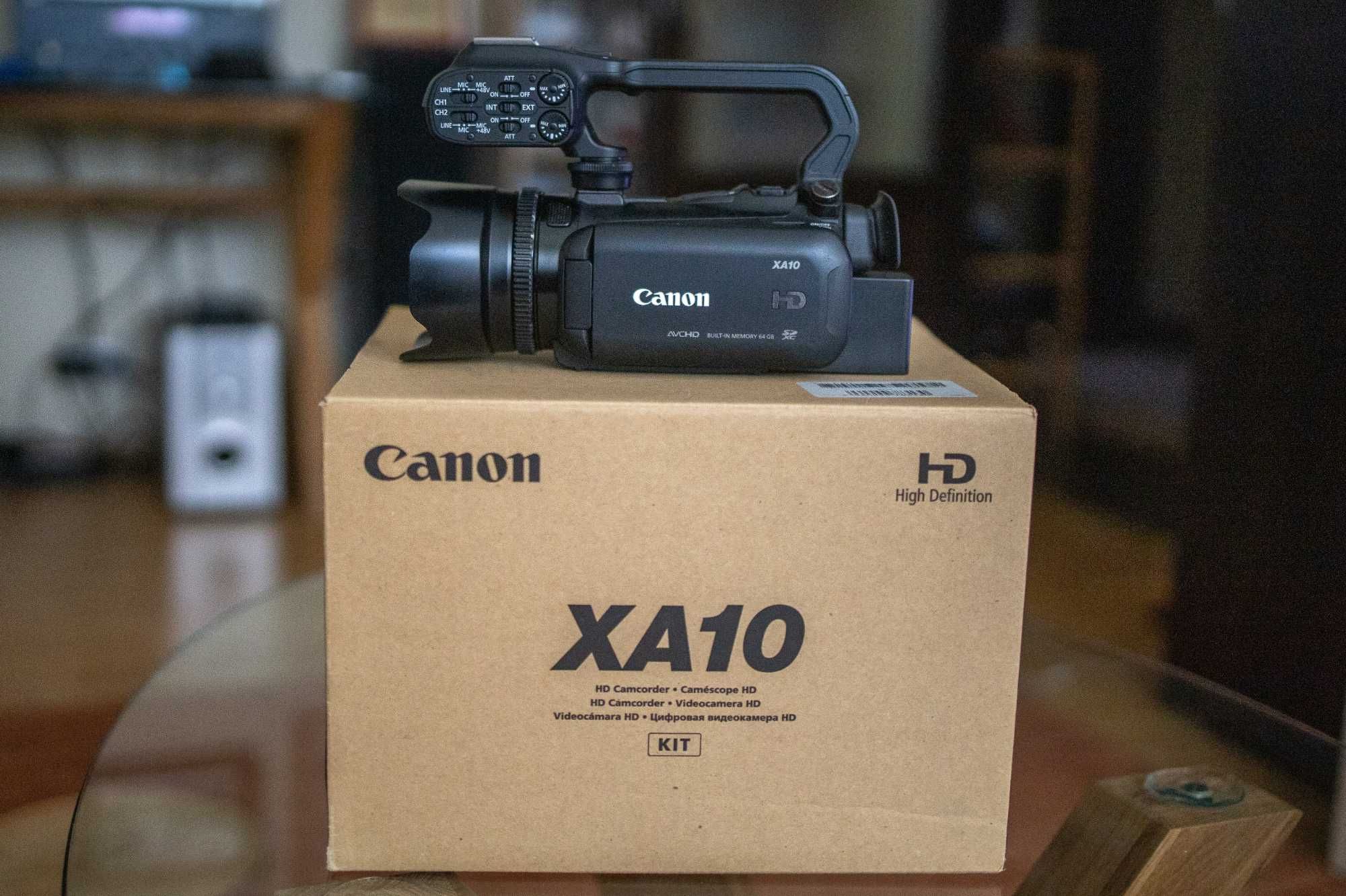 Vand camera video CANON XA 10