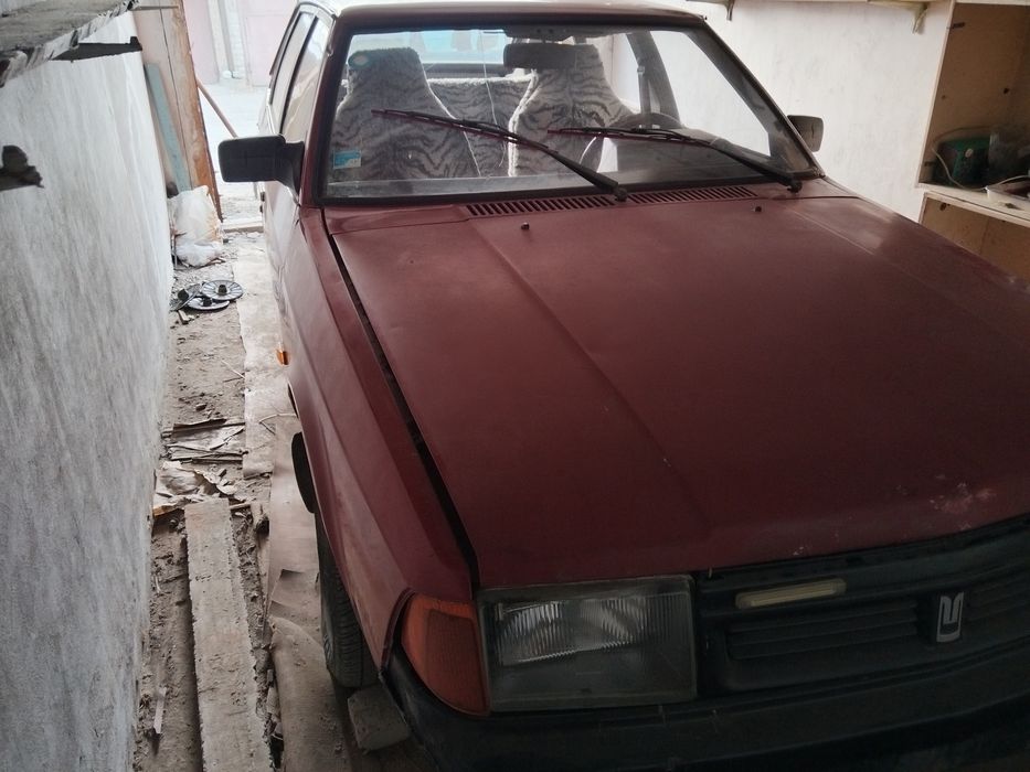 Автомобиль Москвич 2141